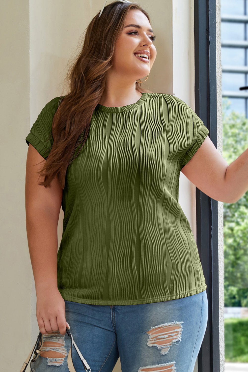 Solid Color Wavy Textured Plus Size Tee