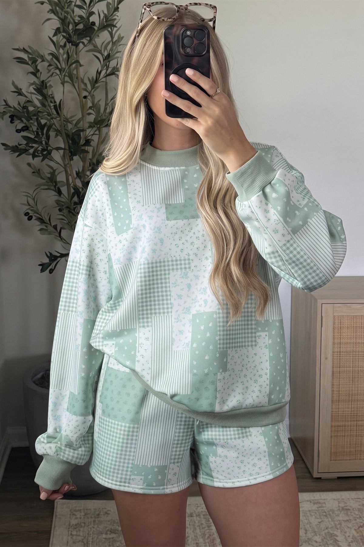 Patchwork Floral Print Drop Shoulder Baggy Pullover Drawstring Shorts Set