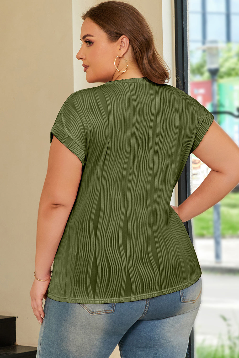Solid Color Wavy Textured Plus Size Tee