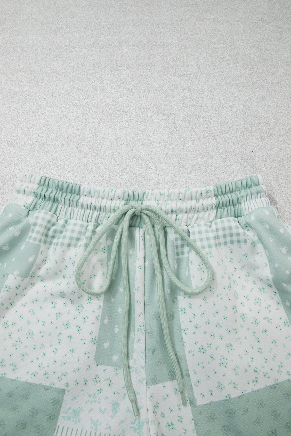 Patchwork Floral Print Drop Shoulder Baggy Pullover Drawstring Shorts Set