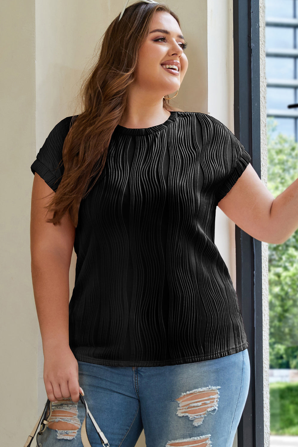 Solid Color Wavy Textured Plus Size Tee
