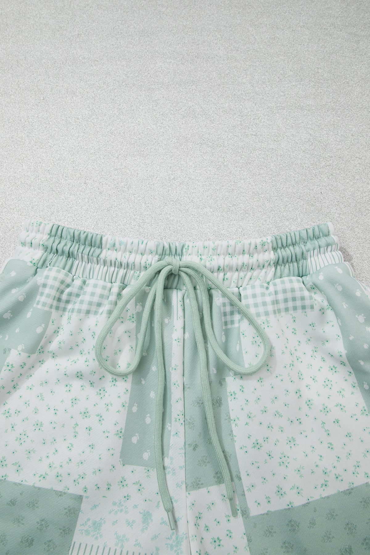 Patchwork Floral Print Drop Shoulder Baggy Pullover Drawstring Shorts Set
